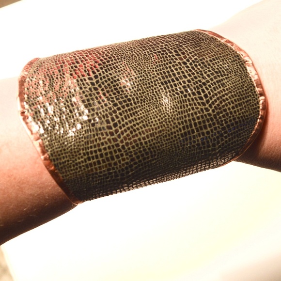 Silver SnakeSkin Leather Cuff Bracelet 4” Wide Handmade Boho Statement Gift - Picture 8 of 8